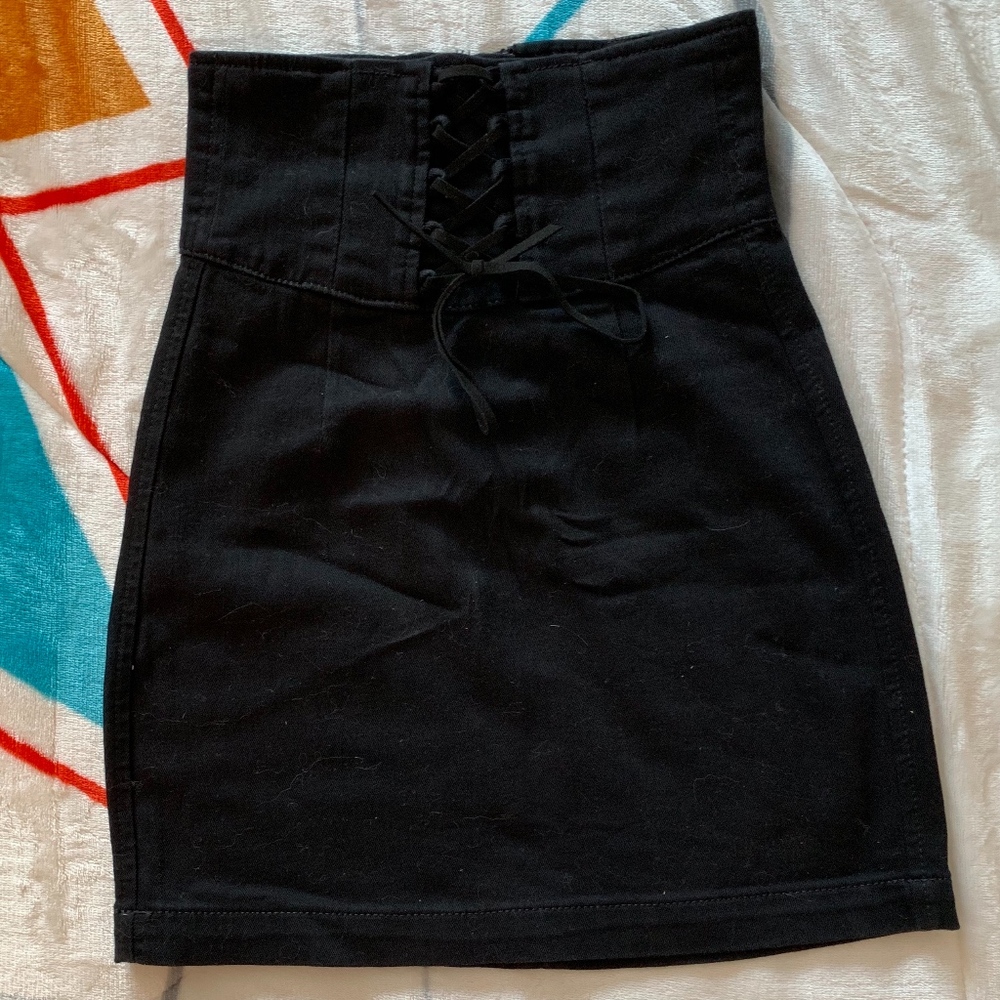 Express high waisted skirt with adorable waist.